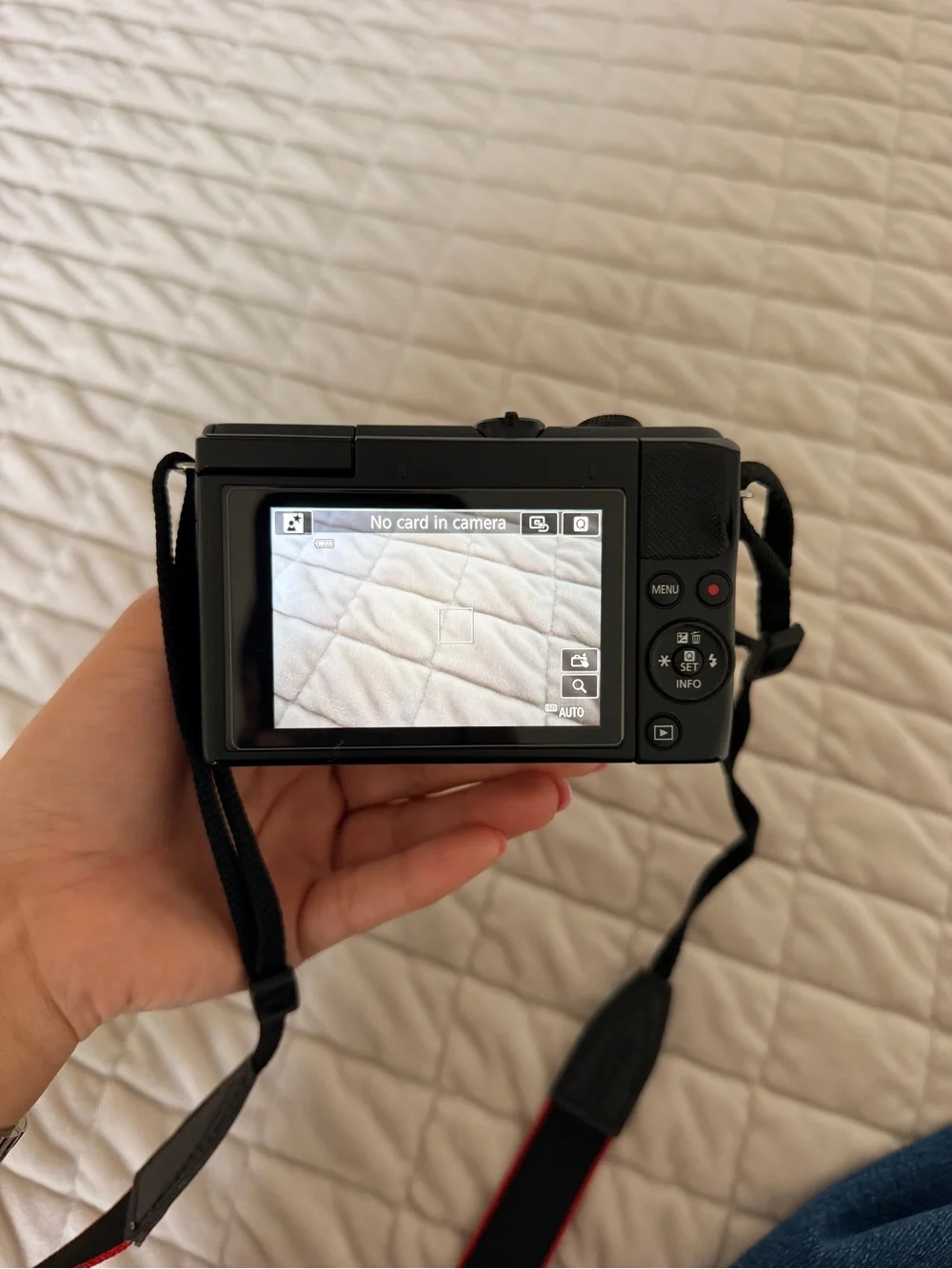 Canon EOS M200 Mirrorless camera with EF-M 15-45mm lense- Black